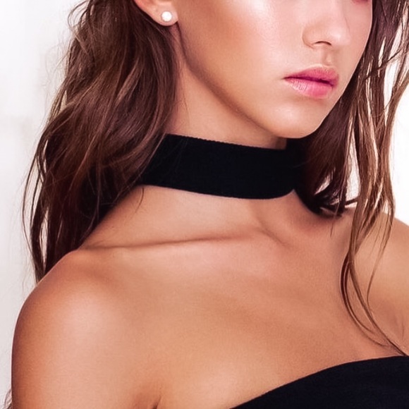 ⚜️[𝟯/$𝟮𝟴]⚜️NEW Thick Black Velvet Simple Choker - Picture 3 of 13